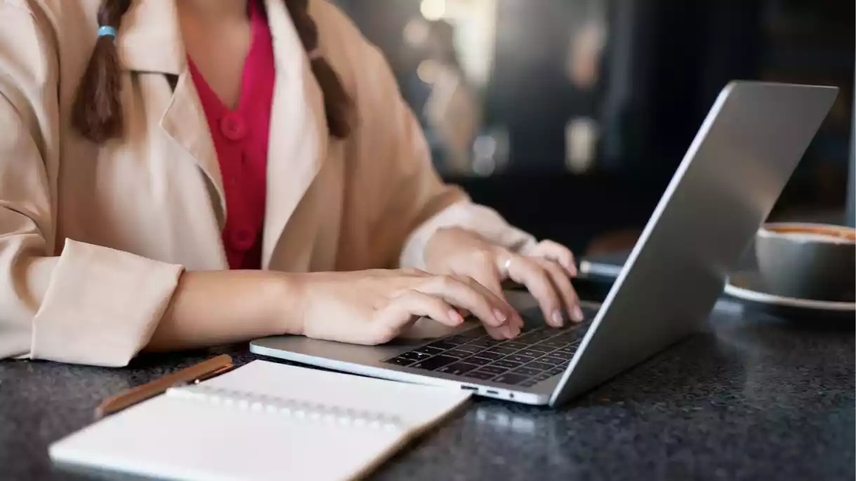 Top HR Software with Payroll Features to Streamline Your Payroll Process